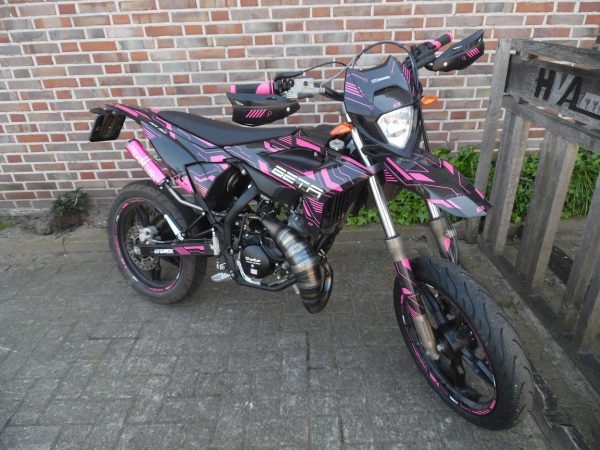 Custom Made Sherco SM-RS Euro 5 2T Zwart/Roze "Monster" Nieuw - Afbeelding 9