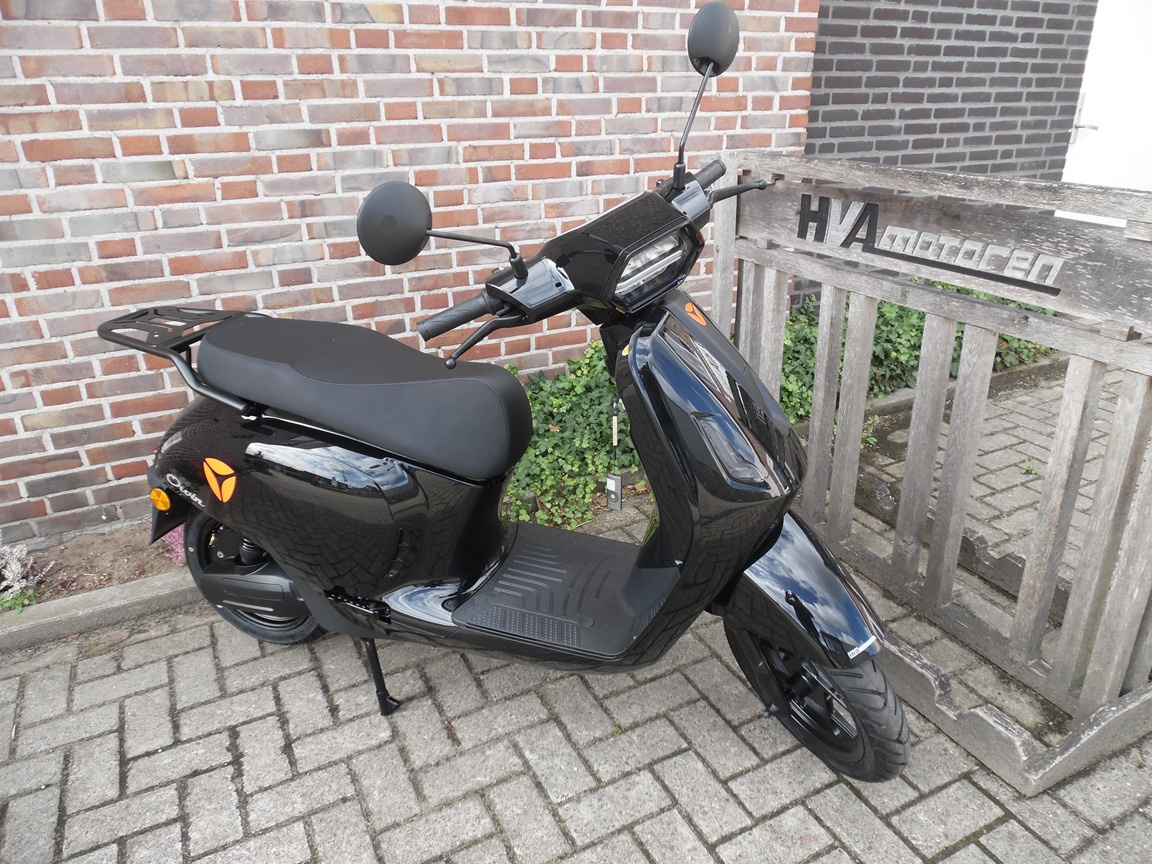 Yadea Owin 45 km Nieuw ELECTRISCH Shiny Black